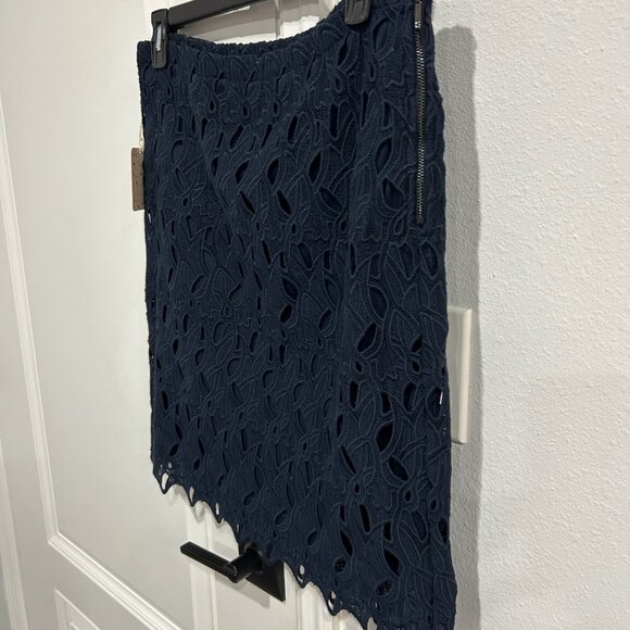 Lucy & Laurel Navy Blue Lace Floral Cutout DesignLined Skirt Size 10 Elegant NWT - Picture 3 of 9